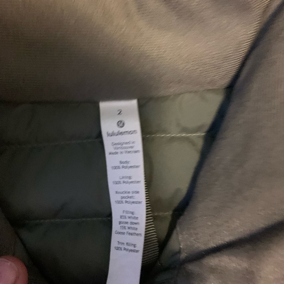 Lululemon joggers in excellent condition, bought to big! Only tried on once ❤️ - Picture 3 of 3